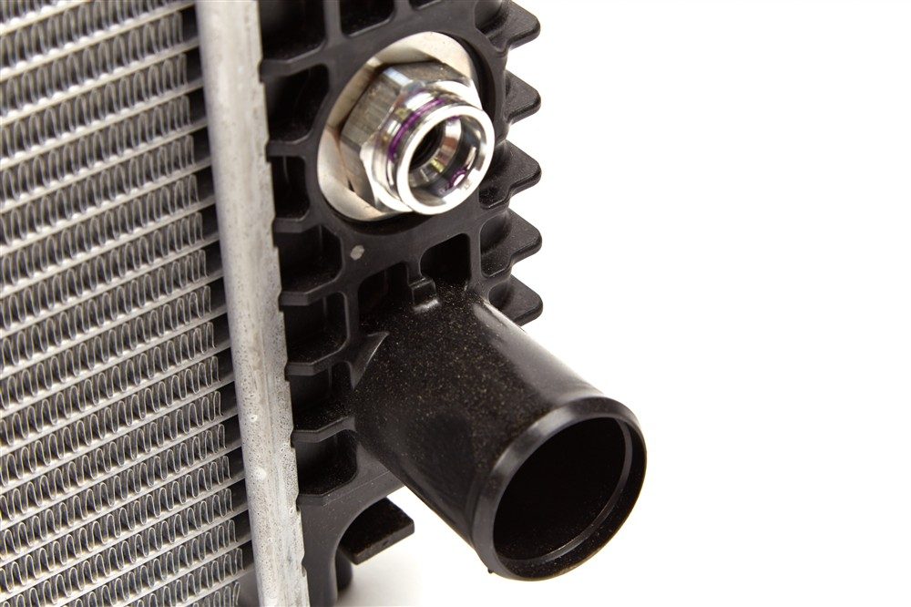 GM Genuine Parts Radiator 15258918 — image 4